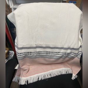 A set of 2 bath towels